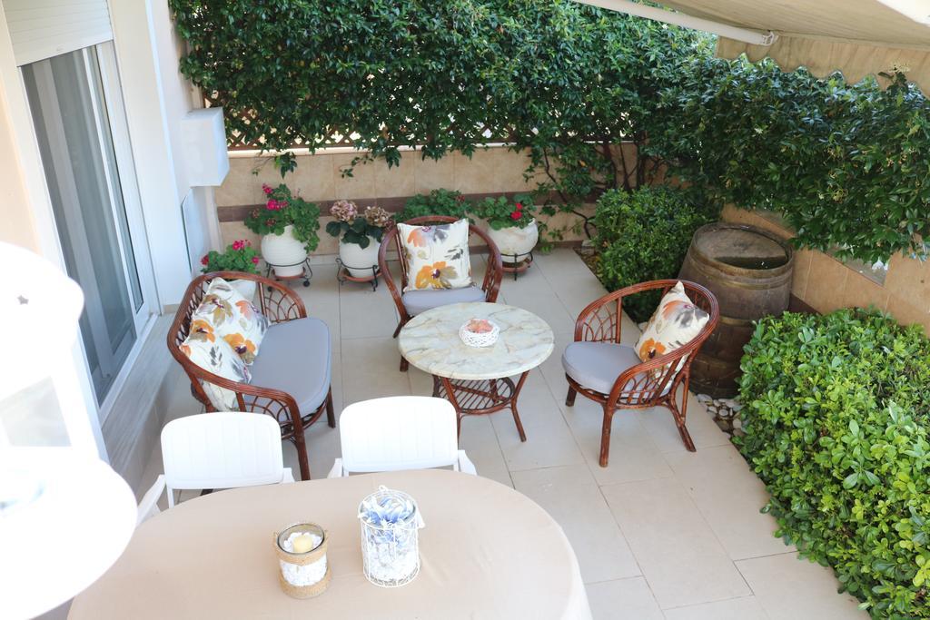 Golden Suites Ofrinion Luaran gambar