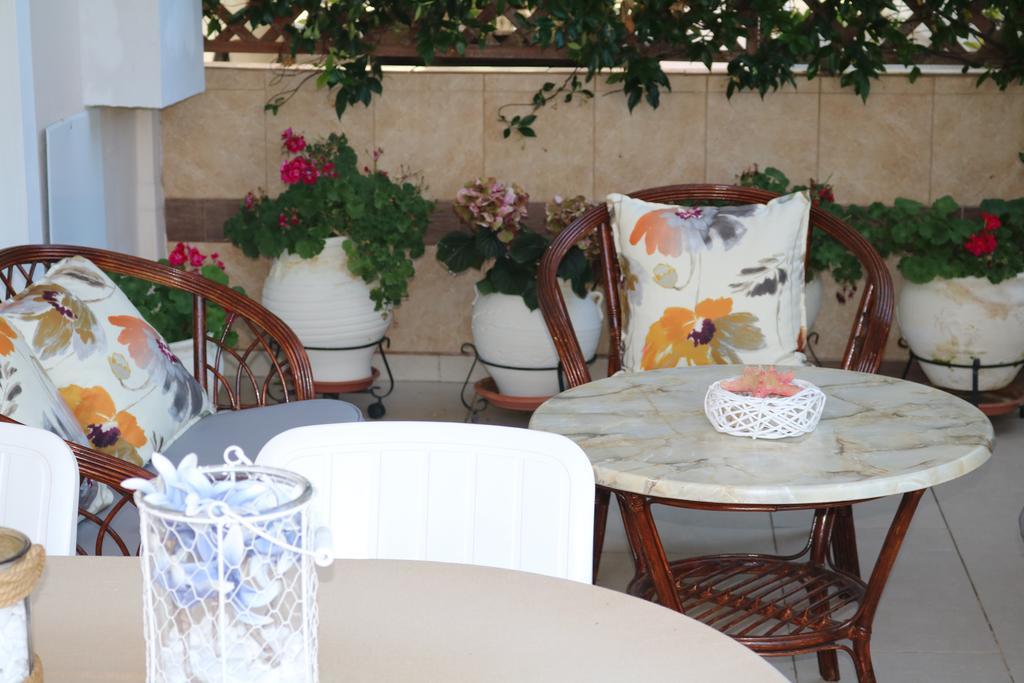 Golden Suites Ofrinion Luaran gambar