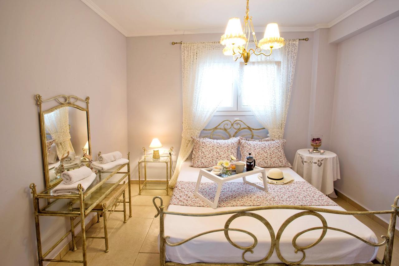 Golden Suites Ofrinion Luaran gambar