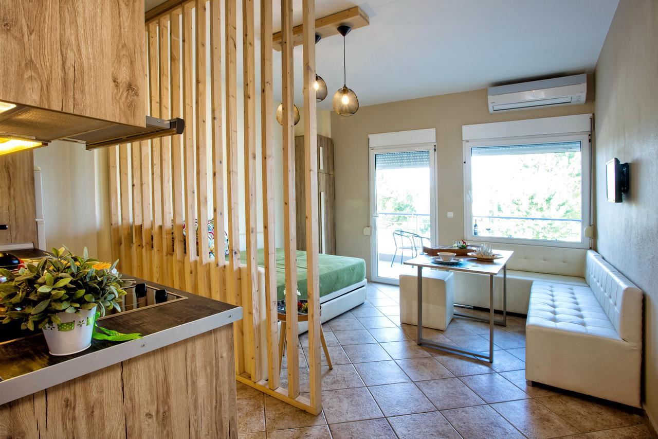Golden Suites Ofrinion Luaran gambar