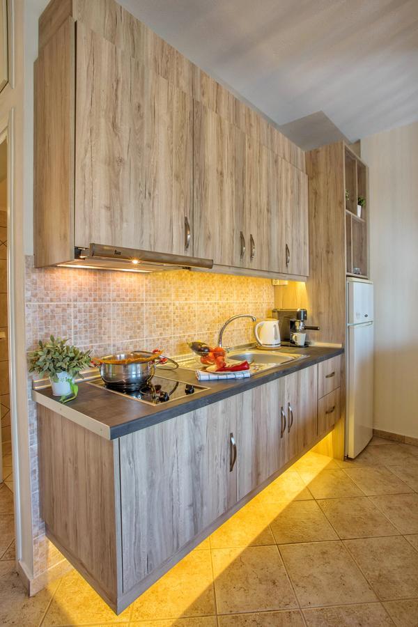 Golden Suites Ofrinion Luaran gambar