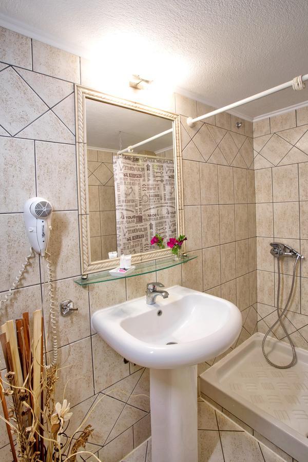 Golden Suites Ofrinion Luaran gambar