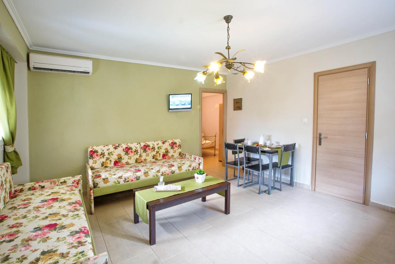 Golden Suites Ofrinion Luaran gambar
