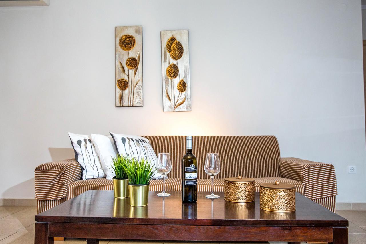 Golden Suites Ofrinion Luaran gambar