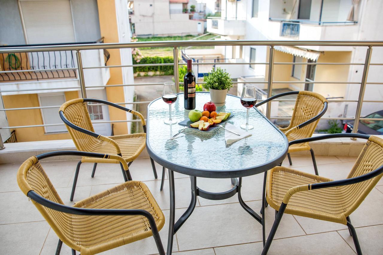 Golden Suites Ofrinion Luaran gambar