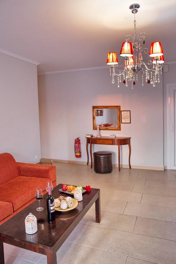 Golden Suites Ofrinion Luaran gambar
