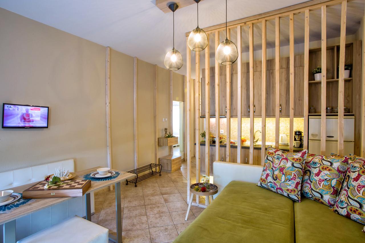 Golden Suites Ofrinion Luaran gambar