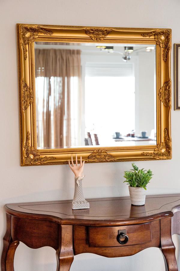 Golden Suites Ofrinion Luaran gambar