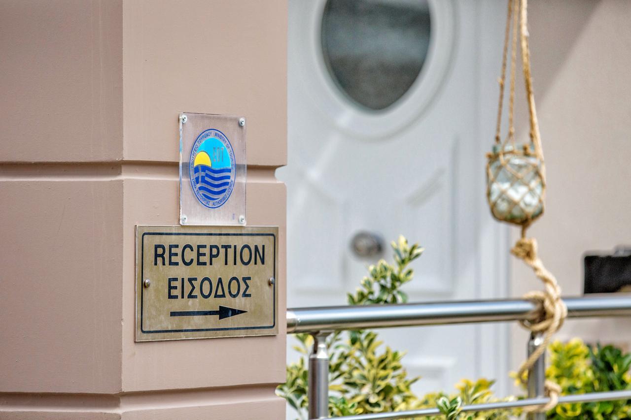 Golden Suites Ofrinion Luaran gambar