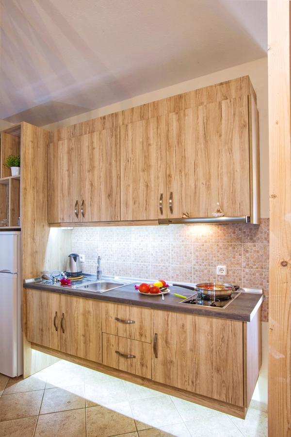 Golden Suites Ofrinion Luaran gambar