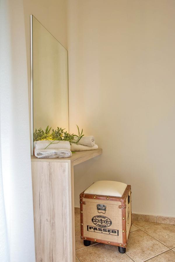 Golden Suites Ofrinion Luaran gambar