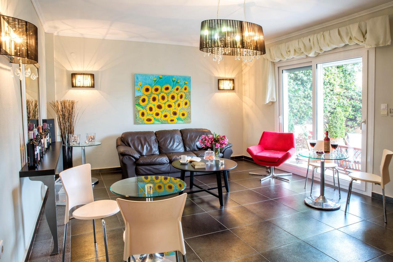 Golden Suites Ofrinion Luaran gambar