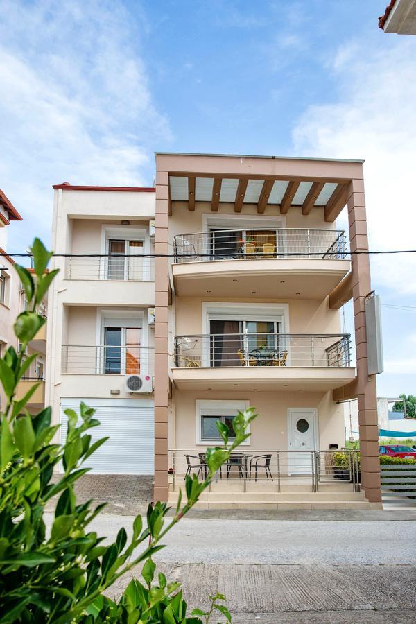 Golden Suites Ofrinion Luaran gambar