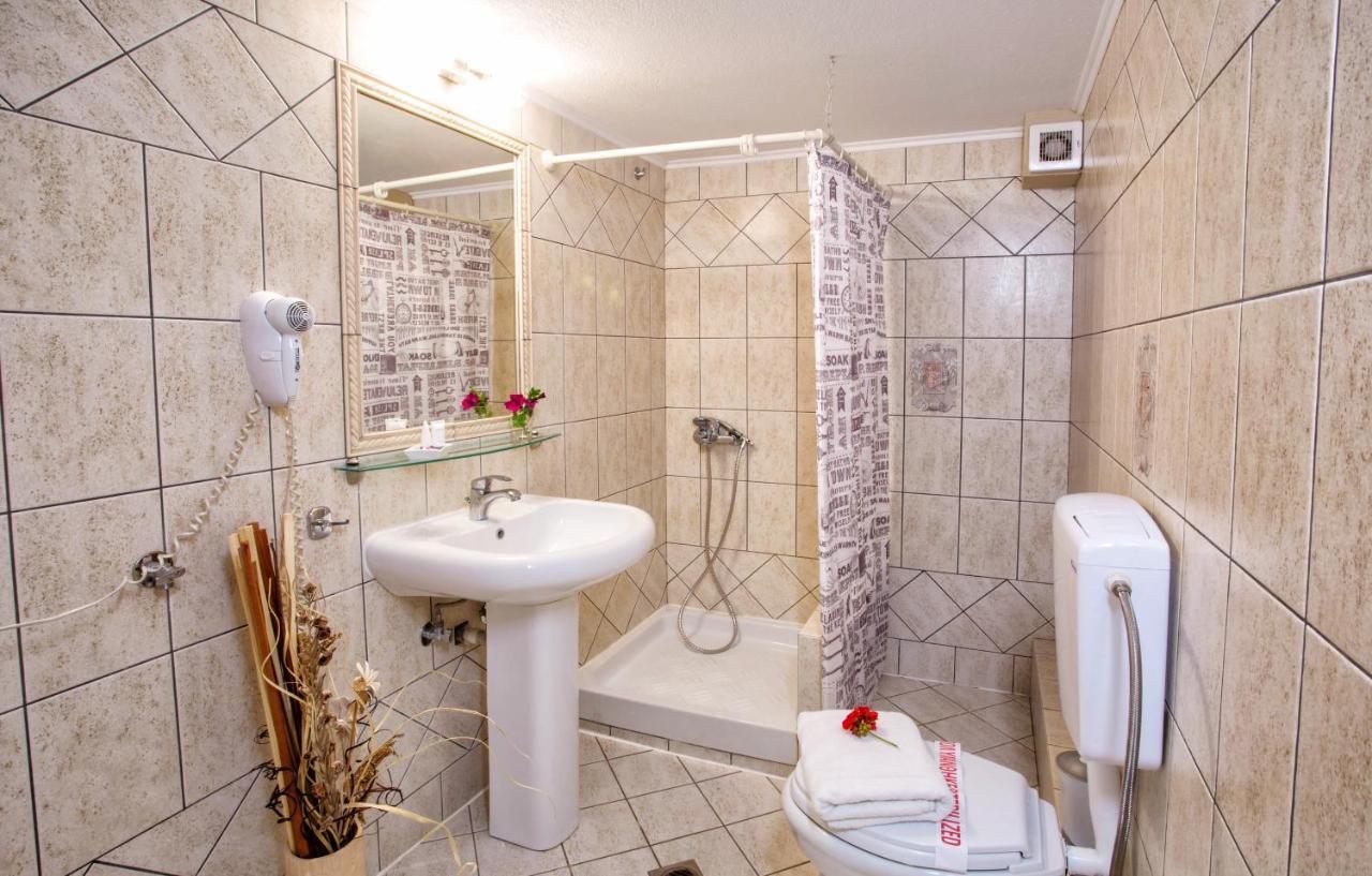Golden Suites Ofrinion Luaran gambar
